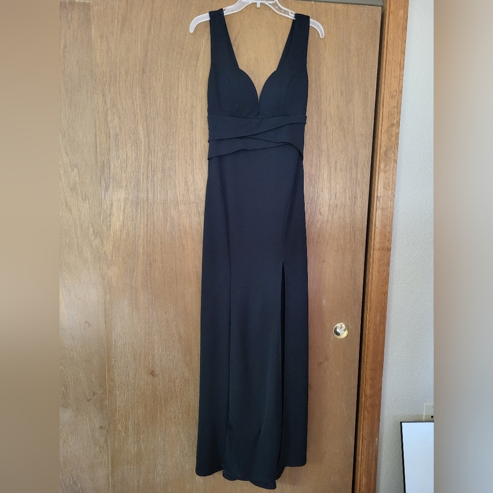 Emerald Sundae Black Maxi Dress with V-Neck